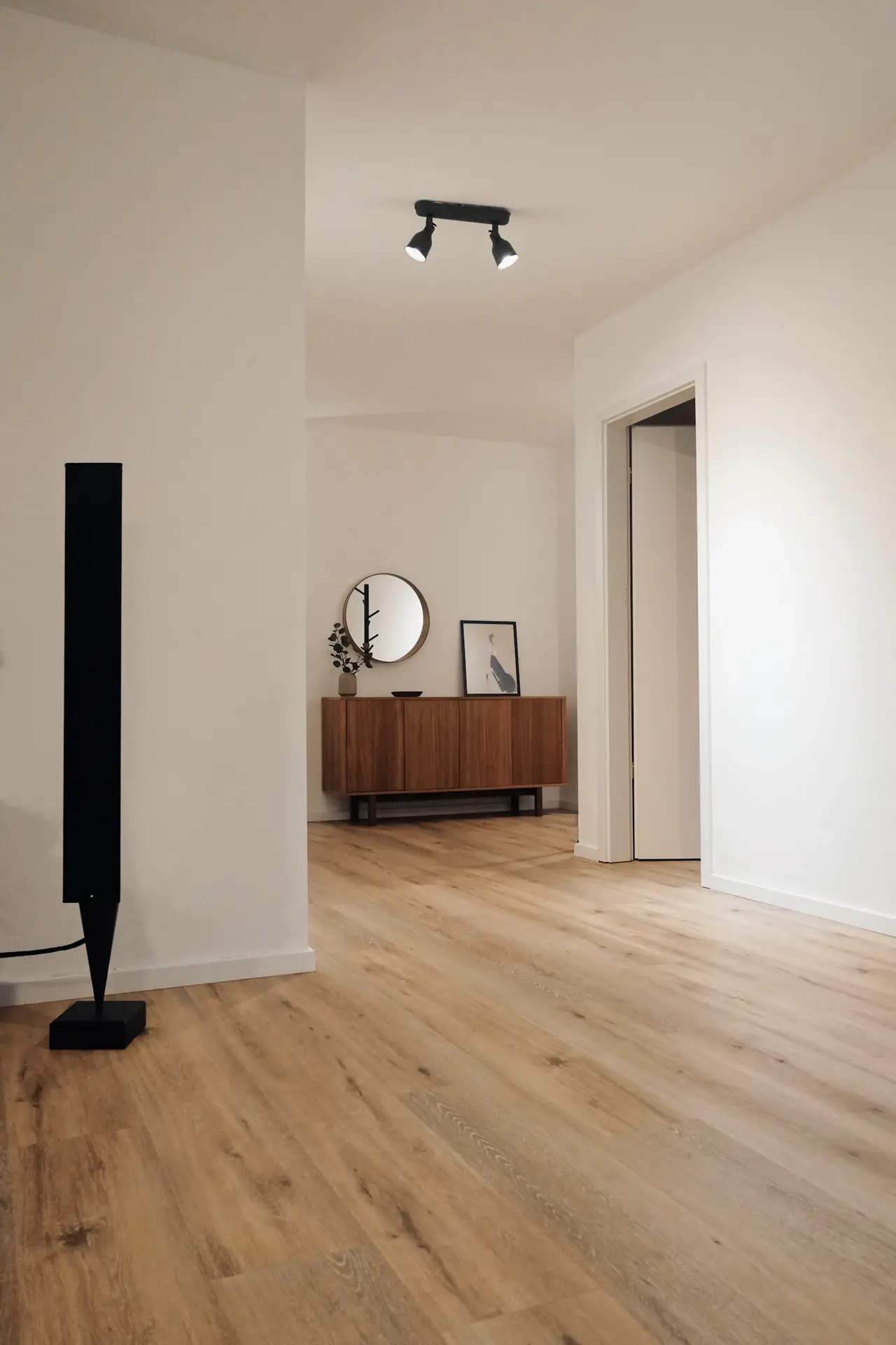 Freshly repaired room with smooth walls, smooth ceiling and finished wood flooring